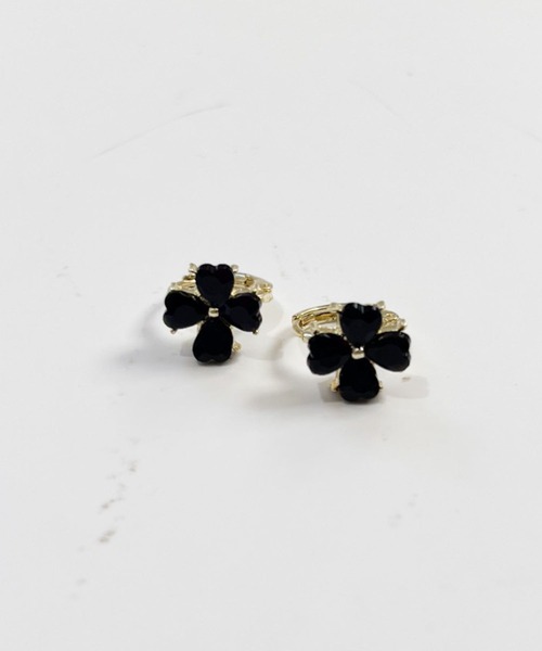 yu-ka（ユーカ）の「YU-KA:クローバーデザインフープピアス Clover design hoop earrings（ピアス（両耳用）・レディース・レッド/ブラック/ゴールド・FREE）」の4枚目の写真