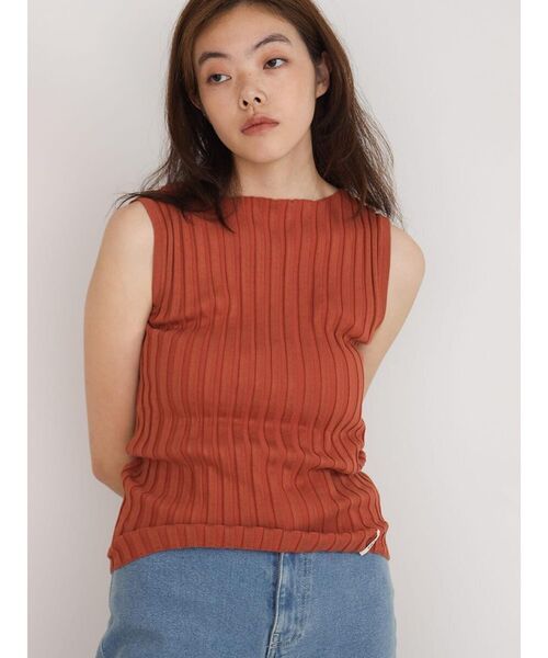 FIKA.（フィーカ）の「Wide rib sleeveless knit pullover（ニット/セーター・レディース・ブラック/オレンジ系2/オフホワイト/グリーン系その他2・MEDIUM）」の9枚目の写真