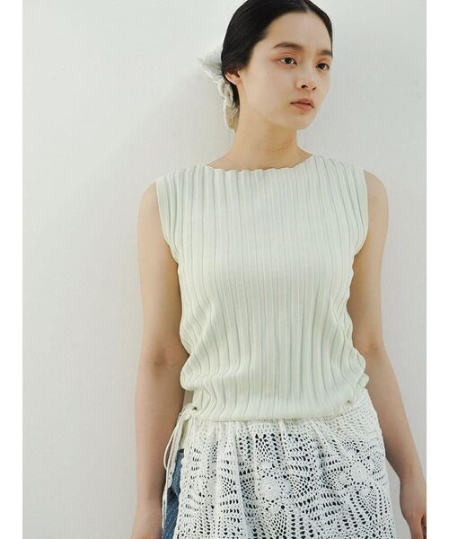 FIKA.（フィーカ）の「Wide rib sleeveless knit pullover（ニット/セーター・レディース・ブラック/オレンジ系2/オフホワイト/グリーン系その他2・MEDIUM）」の10枚目の写真