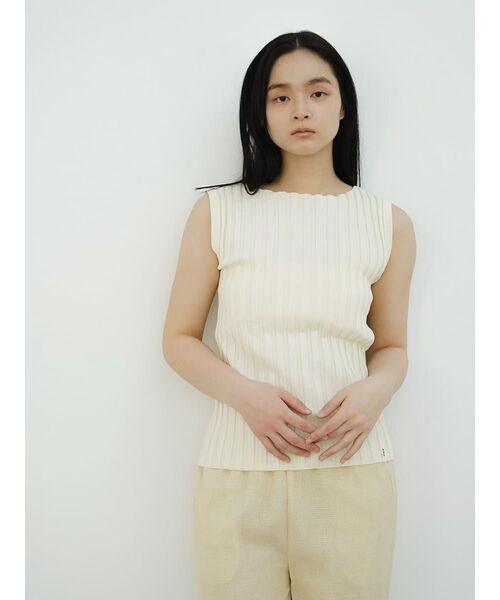FIKA.（フィーカ）の「Wide rib sleeveless knit pullover（ニット/セーター・レディース・ブラック/オレンジ系2/オフホワイト/グリーン系その他2・MEDIUM）」の2枚目の写真