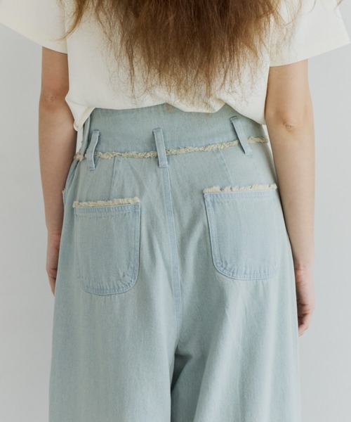 OLUN(オルン)の「fringe detail tuck denim pants/フリンジタックデニムパンツ(デニムパンツ・レディース・インディゴブルー/ライトブルー・FREE/SMALL/X-SMALL)」の17枚目の写真