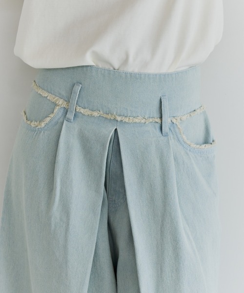 OLUN(オルン)の「fringe detail tuck denim pants/フリンジタックデニムパンツ(デニムパンツ・レディース・インディゴブルー/ライトブルー・FREE/SMALL/X-SMALL)」の19枚目の写真