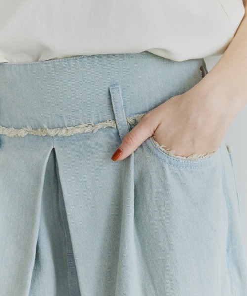 OLUN(オルン)の「fringe detail tuck denim pants/フリンジタックデニムパンツ(デニムパンツ・レディース・インディゴブルー/ライトブルー・FREE/SMALL/X-SMALL)」の20枚目の写真