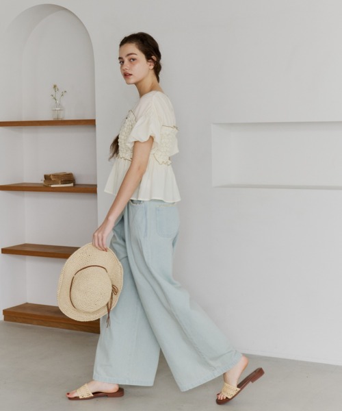 OLUN(オルン)の「fringe detail tuck denim pants/フリンジタックデニムパンツ(デニムパンツ・レディース・インディゴブルー/ライトブルー・FREE/SMALL/X-SMALL)」の16枚目の写真