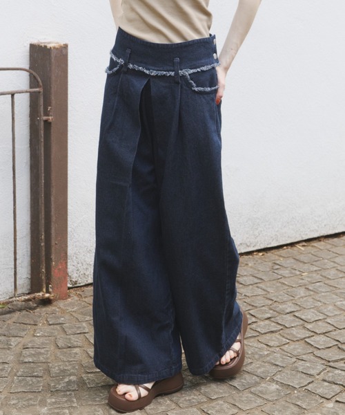 OLUN(オルン)の「fringe detail tuck denim pants/フリンジタックデニムパンツ(デニムパンツ・レディース・インディゴブルー/ライトブルー・FREE/SMALL/X-SMALL)」の8枚目の写真