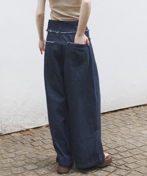 OLUN(オルン)の「fringe detail tuck denim pants/フリンジタックデニムパンツ(デニムパンツ・レディース・インディゴブルー/ライトブルー・FREE/SMALL/X-SMALL)」の10枚目の写真