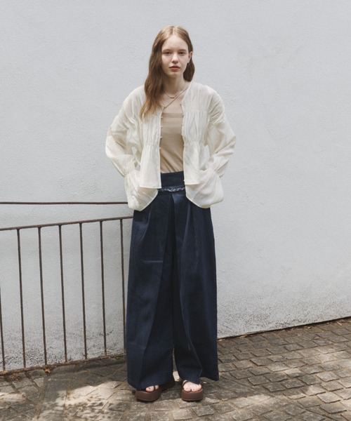 OLUN(オルン)の「fringe detail tuck denim pants/フリンジタックデニムパンツ(デニムパンツ・レディース・インディゴブルー/ライトブルー・FREE/SMALL/X-SMALL)」の22枚目の写真