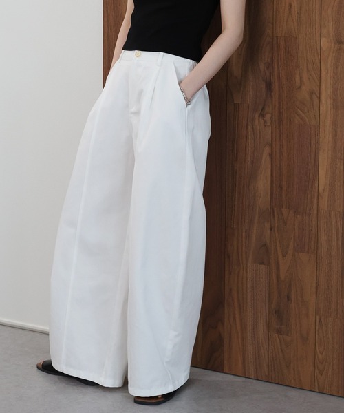 J by blue（ジェイバイブルー）の「エッグカーブパンツ（その他パンツ・レディース・ベージュ/ブラック/ホワイト・MEDIUM）」の2枚目の写真