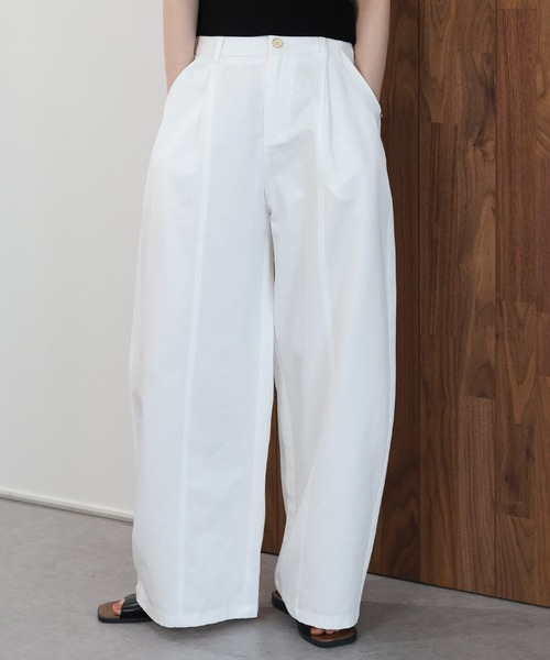 J by blue（ジェイバイブルー）の「エッグカーブパンツ（その他パンツ・レディース・ベージュ/ブラック/ホワイト・MEDIUM）」の4枚目の写真