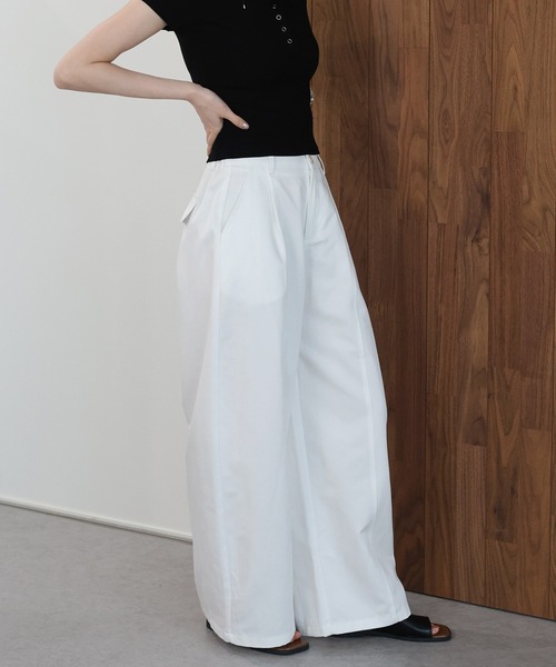 J by blue（ジェイバイブルー）の「エッグカーブパンツ（その他パンツ・レディース・ベージュ/ブラック/ホワイト・MEDIUM）」の6枚目の写真