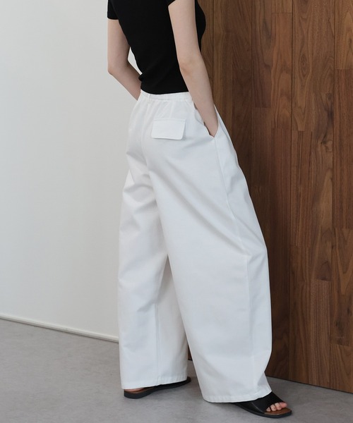 J by blue（ジェイバイブルー）の「エッグカーブパンツ（その他パンツ・レディース・ベージュ/ブラック/ホワイト・MEDIUM）」の7枚目の写真