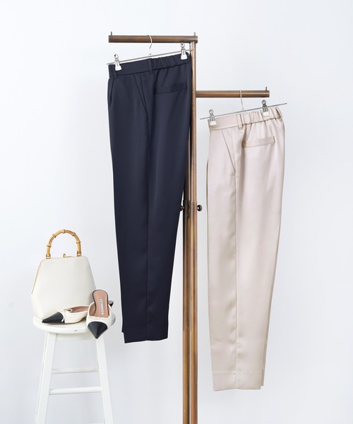 Liala×PG(リアラバイピージー)の「ブライト サテン センタープレス パンツ Liala×PG(スラックス・レディース・ベージュ/ネイビー・M/S)」の3枚目の写真