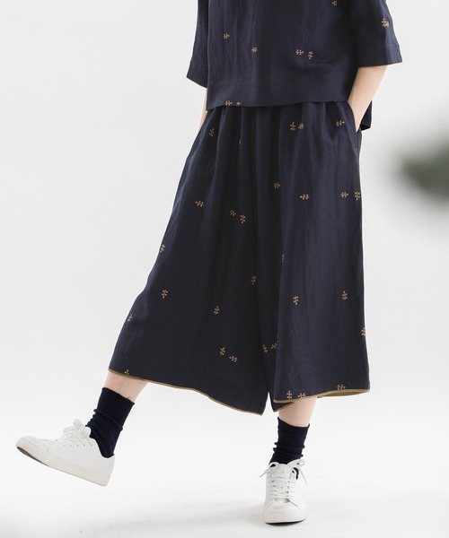 nop de nod（ノップドゥノッド）の「リネンレーヨン刺繍ガウチョパンツ（その他パンツ・レディース・ライトブルー/ブラック/ネイビー・3）」の4枚目の写真