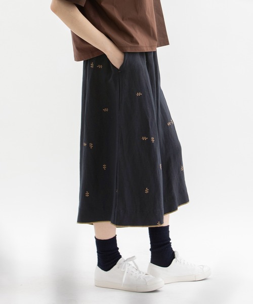 nop de nod（ノップドゥノッド）の「リネンレーヨン刺繍ガウチョパンツ（その他パンツ・レディース・ライトブルー/ブラック/ネイビー・3）」の5枚目の写真