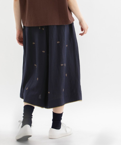 nop de nod（ノップドゥノッド）の「リネンレーヨン刺繍ガウチョパンツ（その他パンツ・レディース・ライトブルー/ブラック/ネイビー・3）」の6枚目の写真