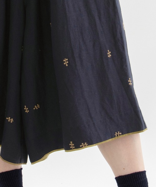 nop de nod（ノップドゥノッド）の「リネンレーヨン刺繍ガウチョパンツ（その他パンツ・レディース・ライトブルー/ブラック/ネイビー・3）」の8枚目の写真