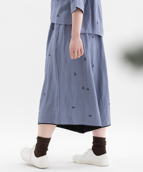 nop de nod（ノップドゥノッド）の「リネンレーヨン刺繍ガウチョパンツ（その他パンツ・レディース・ライトブルー/ブラック/ネイビー・3）」の13枚目の写真