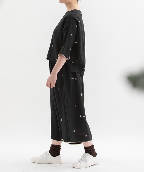 nop de nod（ノップドゥノッド）の「リネンレーヨン刺繍ガウチョパンツ（その他パンツ・レディース・ライトブルー/ブラック/ネイビー・3）」の18枚目の写真