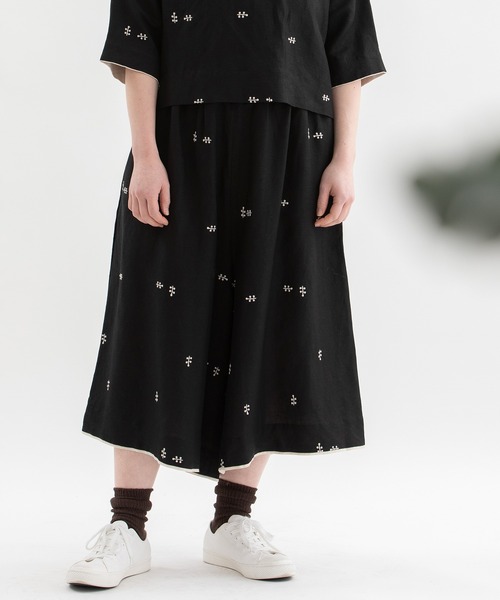 nop de nod（ノップドゥノッド）の「リネンレーヨン刺繍ガウチョパンツ（その他パンツ・レディース・ライトブルー/ブラック/ネイビー・3）」の20枚目の写真