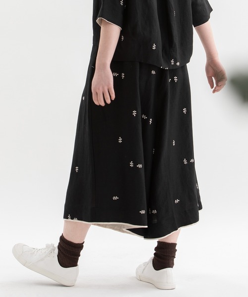 nop de nod（ノップドゥノッド）の「リネンレーヨン刺繍ガウチョパンツ（その他パンツ・レディース・ライトブルー/ブラック/ネイビー・3）」の22枚目の写真