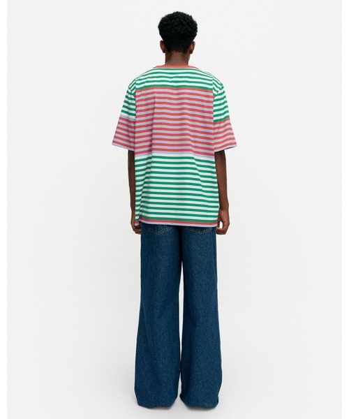 marimekko（マリメッコ）の「【オンラインストア限定】【kioski】 Tasaraita Unisex Unikko / t-shirt（Tシャツ/カットソー・レディース・マルチ・MEDIUM/SMALL/X-SMALL）」の4枚目の写真