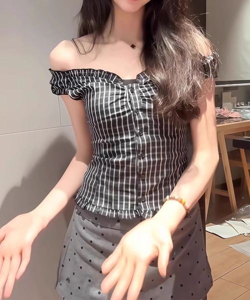GLAMOROUS JANE(グラマラスジェーン)の「チェック柄フロントボタントップス(シャツ/ブラウス・レディース・ブラック・M/L)」の3枚目の写真