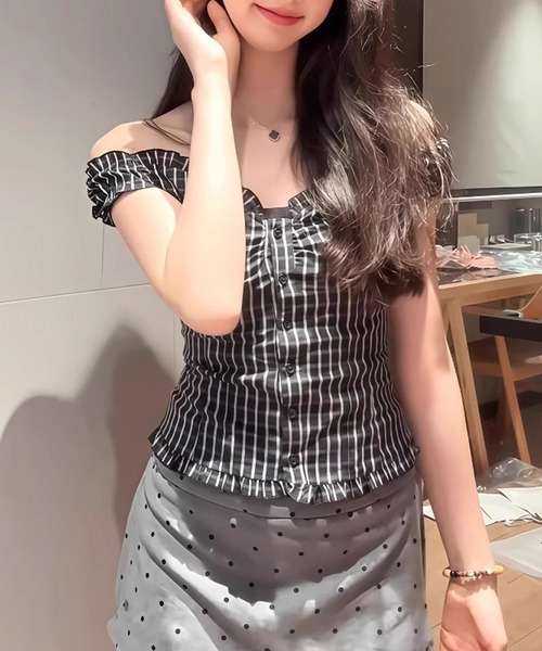 GLAMOROUS JANE(グラマラスジェーン)の「チェック柄フロントボタントップス(シャツ/ブラウス・レディース・ブラック・M/L)」の4枚目の写真