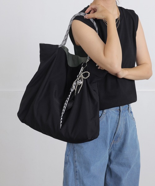 ALTROSE(アルトローズ)の「【A4対応】トート バッグ リバーシブル(トートバッグ・レディース・グレー系その他7/ベージュ系その他3/ブラウン系その他4・FREE)」の14枚目の写真