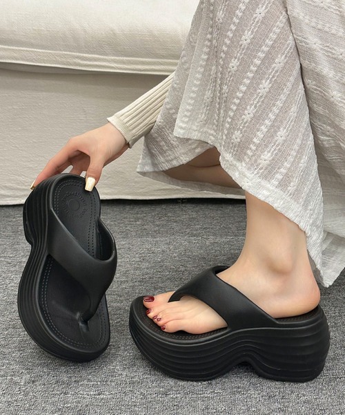 Lace Ladies(レースレディース)の「ソリッドカラー 厚底 ボリューム トング サンダル(サンダル・レディース・ブラック/アイボリー/ベージュ・23cm/24cm/25cm)」の4枚目の写真