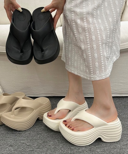 Lace Ladies(レースレディース)の「ソリッドカラー 厚底 ボリューム トング サンダル(サンダル・レディース・ブラック/アイボリー/ベージュ・23cm/24cm/25cm)」の18枚目の写真