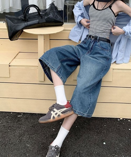 mielu(ミエル)の「ワイドハーフデニムパンツ《ウォッシュ加工/ハイウエスト/バギー/バミューダ/レディース》(デニムパンツ・レディース・ライトブルー/ブラック/ブルー・LARGE/MEDIUM)」の9枚目の写真
