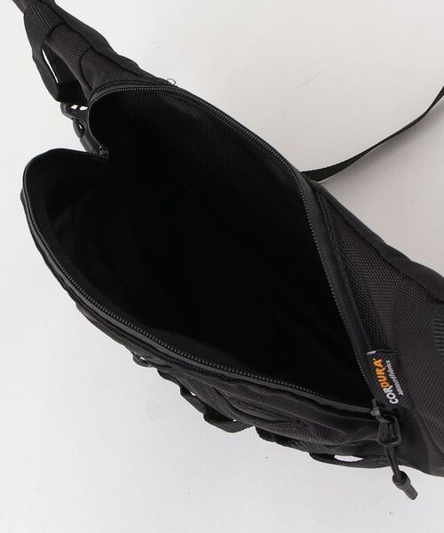 CMF OUTDOOR GARMENT（シーエムエフアウトドアガーメント）の「CMF OUTDOOR GARMENT / シーエムエフ アウトドア ガーメント：FANNY PACK：CMF2502-AC15[AST]（ショルダーバッグ・メンズ・ブラック・FREE）」の4枚目の写真