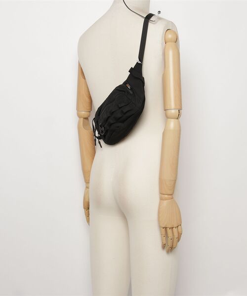 CMF OUTDOOR GARMENT（シーエムエフアウトドアガーメント）の「CMF OUTDOOR GARMENT / シーエムエフ アウトドア ガーメント：FANNY PACK：CMF2502-AC15[AST]（ショルダーバッグ・メンズ・ブラック・FREE）」の5枚目の写真