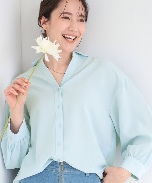 SHOO・LA・RUE(シューラルー)の「【S-LL/洗濯機可】後ろ姿も抜かりなく バックレースアップシャツ(シャツ/ブラウス・レディース・オフホワイト/ライトブルー/ベビーピンク・02/01/04/03)」の2枚目の写真