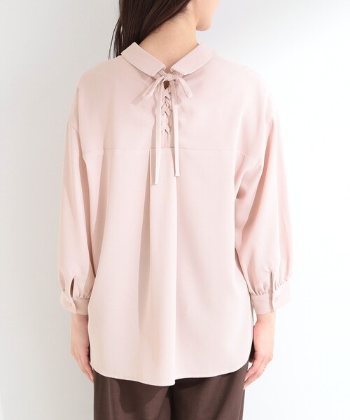 SHOO・LA・RUE(シューラルー)の「【S-LL/洗濯機可】後ろ姿も抜かりなく バックレースアップシャツ(シャツ/ブラウス・レディース・オフホワイト/ライトブルー/ベビーピンク・02/01/04/03)」の12枚目の写真