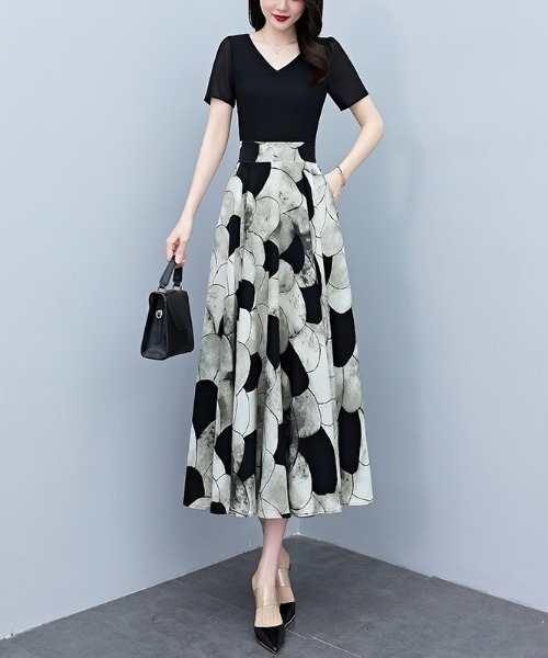 LUCPY(ラクピー)の「アートプリントドッキングフレアワンピース(ワンピース・レディース・ブラック・XX-LARGE/X-LARGE/LARGE/MEDIUM)」の2枚目の写真
