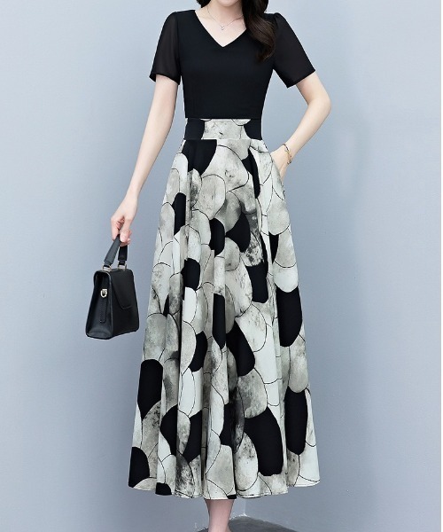 LUCPY(ラクピー)の「アートプリントドッキングフレアワンピース(ワンピース・レディース・ブラック・XX-LARGE/X-LARGE/LARGE/MEDIUM)」の4枚目の写真