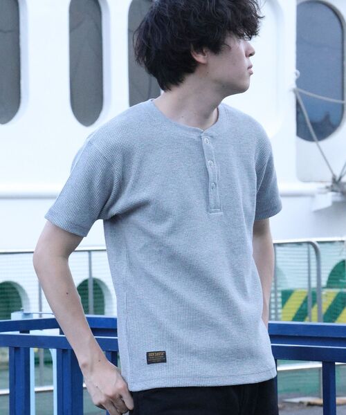 BEN DAVIS（ベンデイビス）の「【BEN DAVIS（ベンデイビス）】WAFFLE S/S HENLEY / クルーネック ワッフル オーバーサイズ 半袖 レイヤード（Tシャツ/カットソー・メンズ・ライトグレー/ワイン/ホワイト/ブラック・MEDIUM/LARGE/X-LARGE）」の4枚目の写真