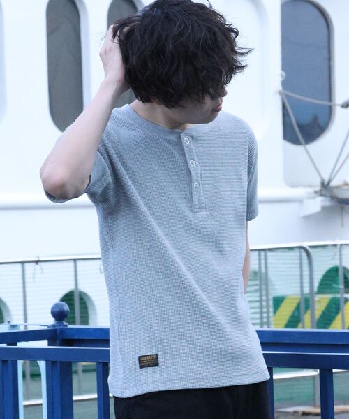 BEN DAVIS（ベンデイビス）の「【BEN DAVIS（ベンデイビス）】WAFFLE S/S HENLEY / クルーネック ワッフル オーバーサイズ 半袖 レイヤード（Tシャツ/カットソー・メンズ・ライトグレー/ワイン/ホワイト/ブラック・MEDIUM/LARGE/X-LARGE）」の16枚目の写真