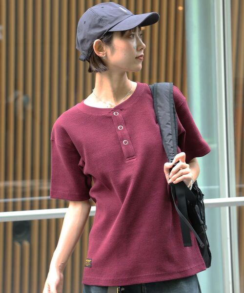 BEN DAVIS（ベンデイビス）の「【BEN DAVIS（ベンデイビス）】WAFFLE S/S HENLEY / クルーネック ワッフル オーバーサイズ 半袖 レイヤード（Tシャツ/カットソー・メンズ・ライトグレー/ワイン/ホワイト/ブラック・MEDIUM/LARGE/X-LARGE）」の20枚目の写真