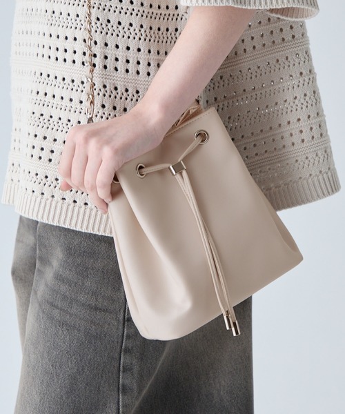VELNUS(ベルナス)の「【VELNUS】Multi-Way Cross Design Chain Drawstring Bag/マルチway クロスデザイン チェーン巾着バッグ(ショルダーバッグ・メンズ・ブラック/アイボリー・FREE)」の4枚目の写真