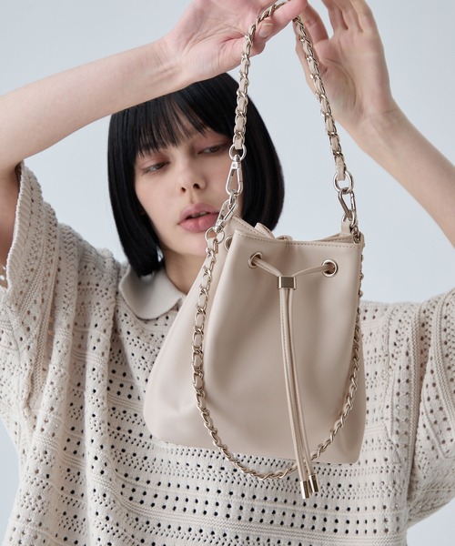 VELNUS(ベルナス)の「【VELNUS】Multi-Way Cross Design Chain Drawstring Bag/マルチway クロスデザイン チェーン巾着バッグ(ショルダーバッグ・メンズ・ブラック/アイボリー・FREE)」の7枚目の写真