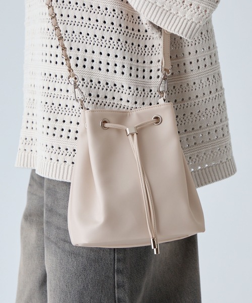VELNUS(ベルナス)の「【VELNUS】Multi-Way Cross Design Chain Drawstring Bag/マルチway クロスデザイン チェーン巾着バッグ(ショルダーバッグ・メンズ・ブラック/アイボリー・FREE)」の3枚目の写真