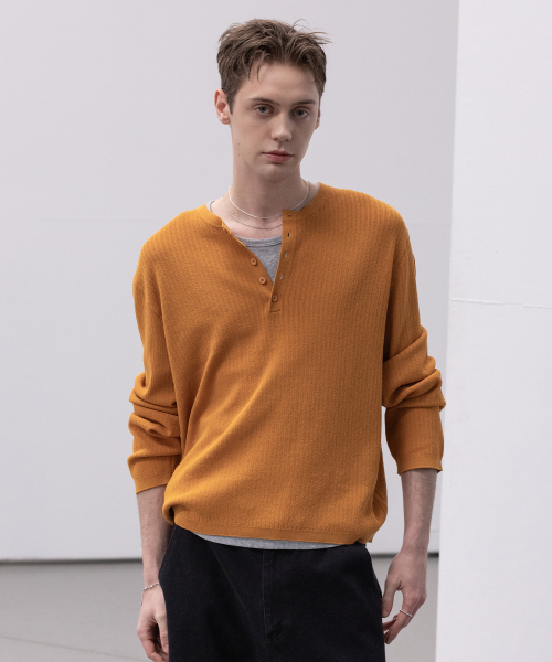 Light Hennery neck knit T-shirt [Deep Mustard] — лёгкая вязаная футболка с воротником-стойкой (дип мастард)