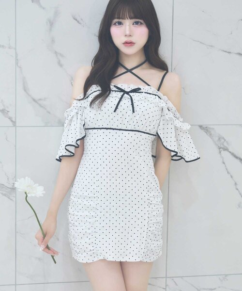 Belle Charme(ベルシャルム)の「【Belle Charme】Frill Offshoulder Onepiece(ワンピース・レディース・ベージュ/ブラック/アイボリー・FREE)」の5枚目の写真