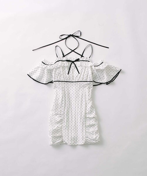 Belle Charme(ベルシャルム)の「【Belle Charme】Frill Offshoulder Onepiece(ワンピース・レディース・ベージュ/ブラック/アイボリー・FREE)」の6枚目の写真