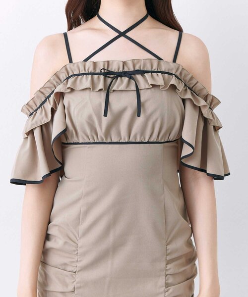Belle Charme(ベルシャルム)の「【Belle Charme】Frill Offshoulder Onepiece(ワンピース・レディース・ベージュ/ブラック/アイボリー・FREE)」の14枚目の写真