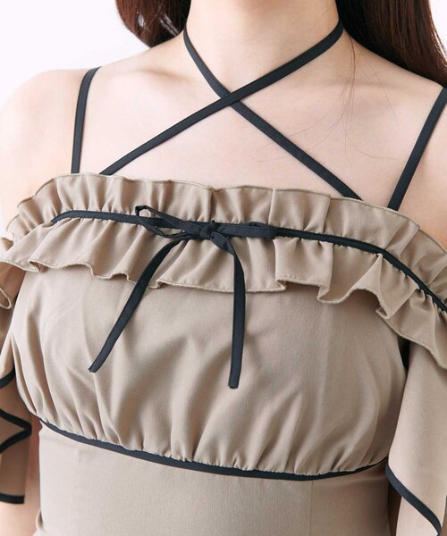Belle Charme(ベルシャルム)の「【Belle Charme】Frill Offshoulder Onepiece(ワンピース・レディース・ベージュ/ブラック/アイボリー・FREE)」の15枚目の写真