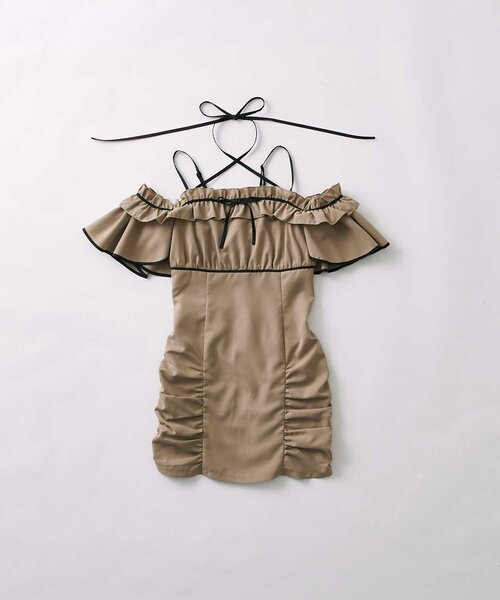 Belle Charme(ベルシャルム)の「【Belle Charme】Frill Offshoulder Onepiece(ワンピース・レディース・ベージュ/ブラック/アイボリー・FREE)」の19枚目の写真