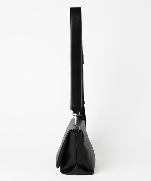 LOWRYS FARM(ローリーズファーム)の「【500mlペットボトル収納可】フラップショルダーBAG 1046881(ショルダーバッグ・レディース・ブラック/ブラウン/アイボリー・FREE)」の4枚目の写真
